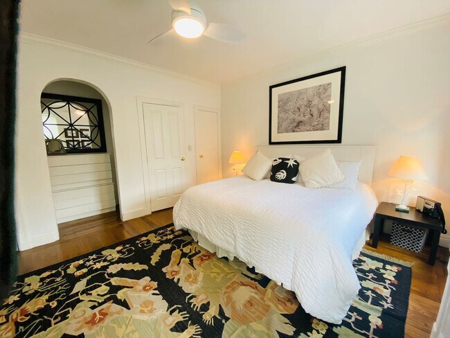 Building Photo - 112 W 78th St