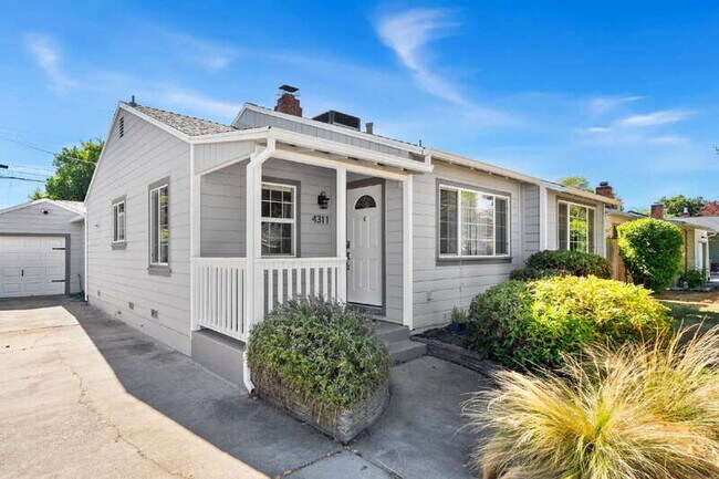 Building Photo - 4311 Cabrillo Way