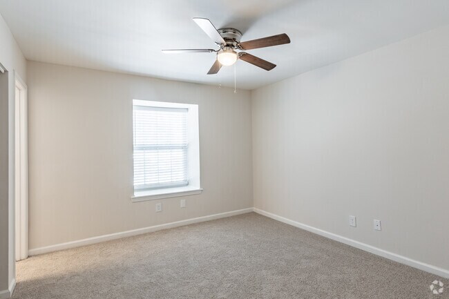 Dormitorio principal 2BR, 2,5 baños y 1314SF - Hills at Fairington