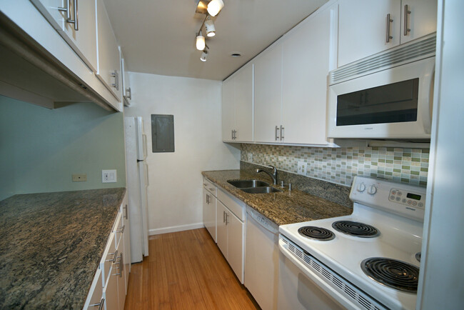 Brand New Kitchen! - 445 Washington Blvd
