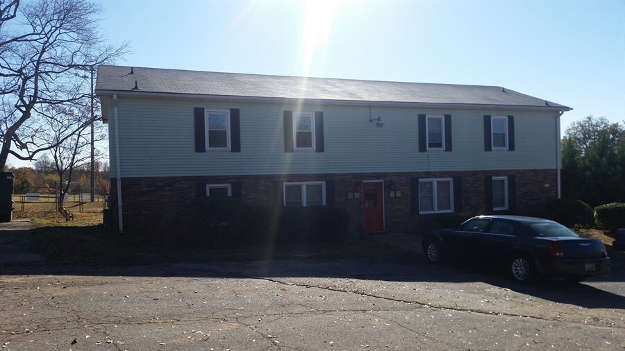 Primary Photo - 10 Bostic St