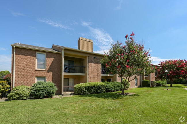 Building Photo - The Wren Apartments