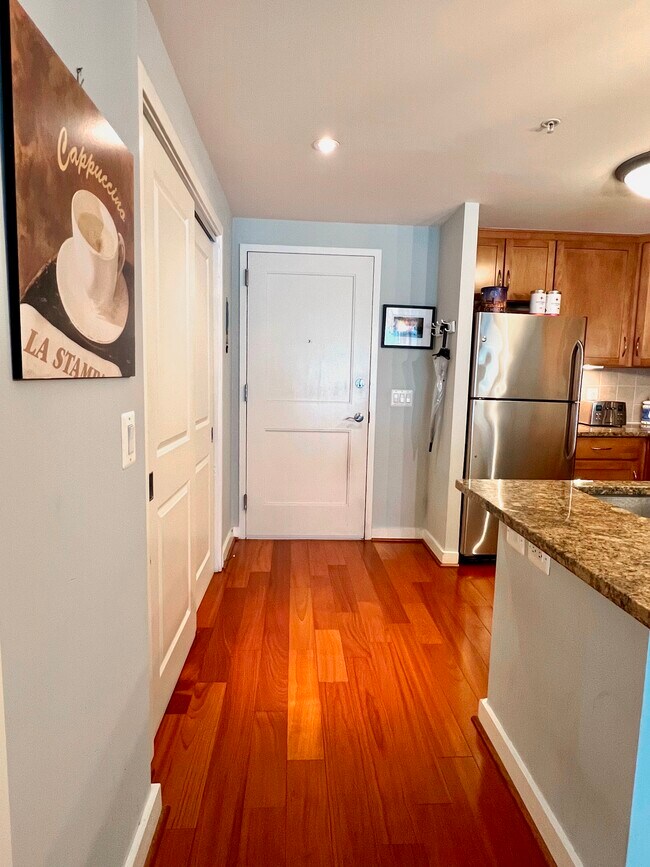 Foto del edificio - 888 N Quincy St