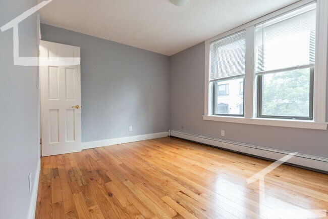 Foto del edificio - What a deal - Avail for May or June! Allston 1-bed with Heat/Hot Water Incl