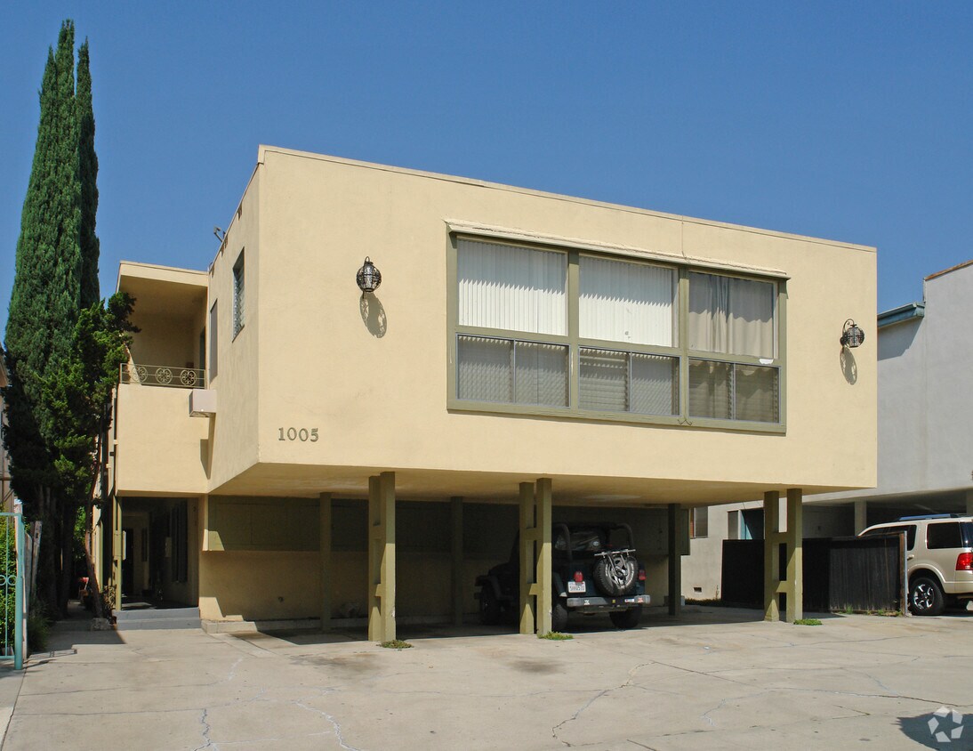 Primary Photo - 1005 N Croft Ave