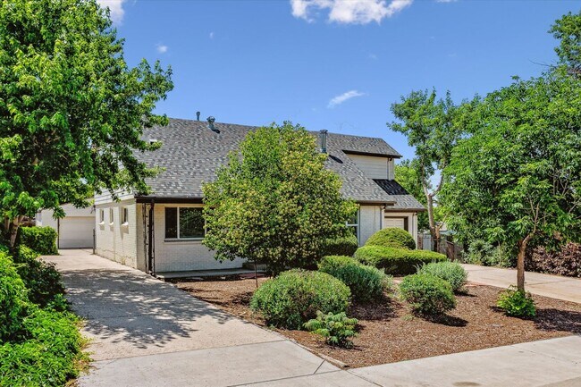 Building Photo - Spacious 4Bed/2Bath Ground Floor Unit in D...