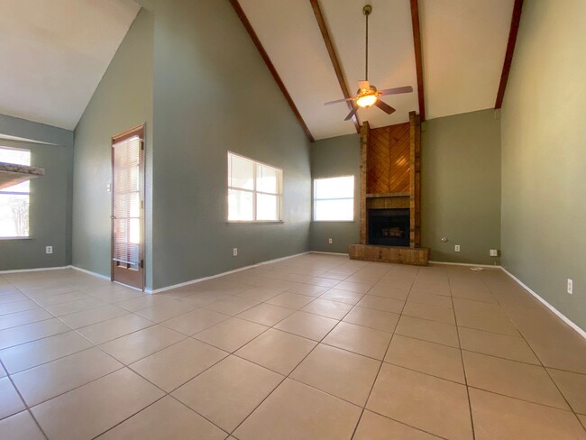 Building Photo - 4713 Harvest Ln