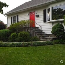 Building Photo - 3020 Soundview Dr