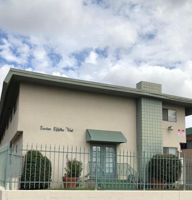 Frente del edificio - 1451 W 105th St