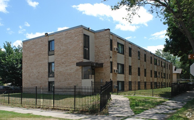 Building Photo - 4001 Clinton Ave