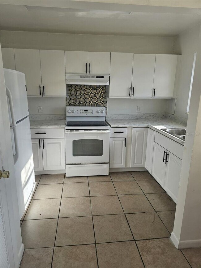 Foto del edificio - ESSEX PARK VILLAGE  UNIT C