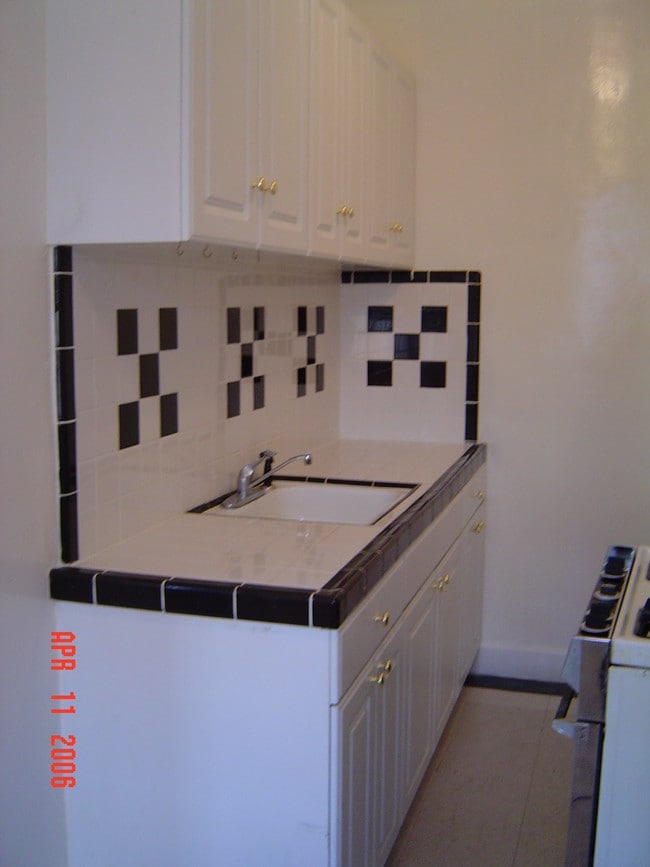 Building Photo - 475 S New Hampshire Ave