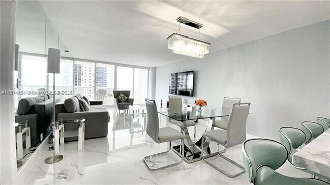 Foto del edificio - 1717 N Bayshore Dr