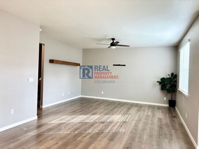 Building Photo - 2051 Rosette Ln