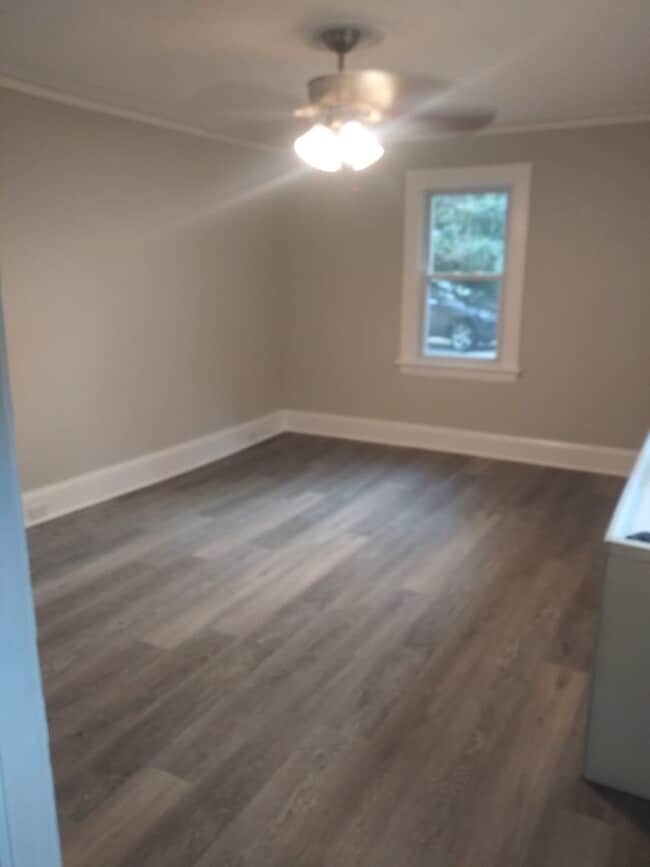 Building Photo - Adorable 3/1 house