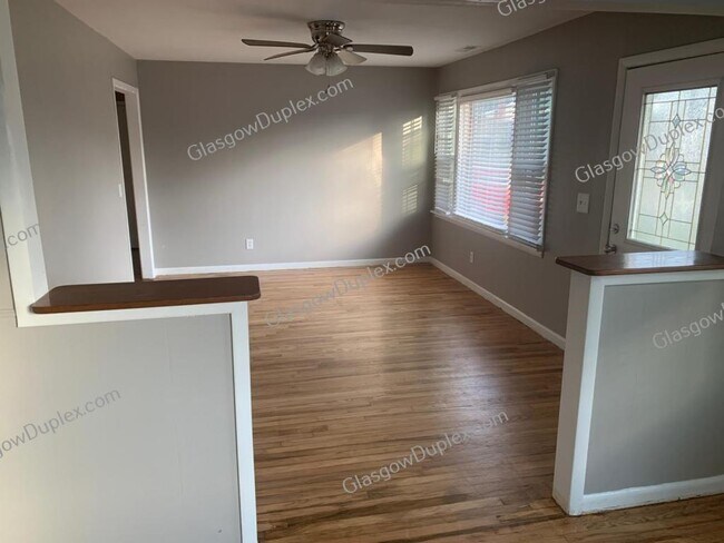 Foto del edificio - 215 Marion Dr