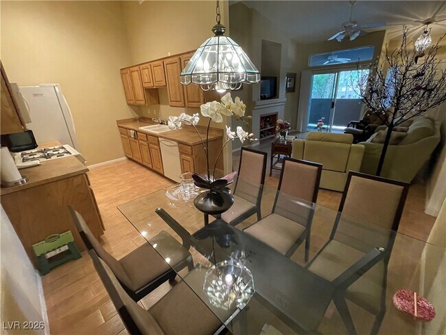 Foto del edificio - 10640 Calico Mountain Ave