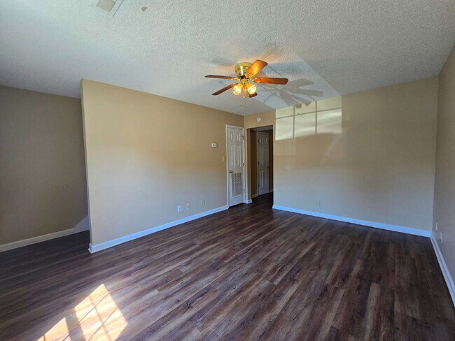 Foto del edificio - 113 Hickory Trace Rd