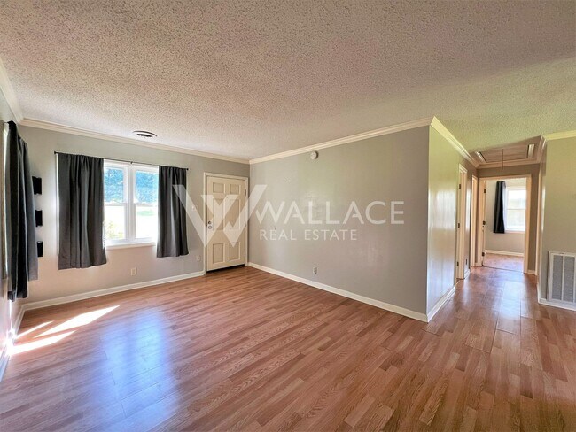 Building Photo - NO STEPS...RANCHER HOME LOCATED IN FOUNTAI...