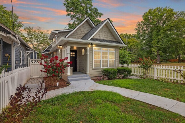 Foto del edificio - Charming Renovated 1900s Home with Modern ...