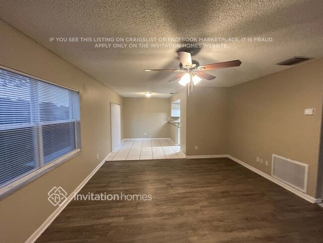 Foto del edificio - 234 Regal Park Dr