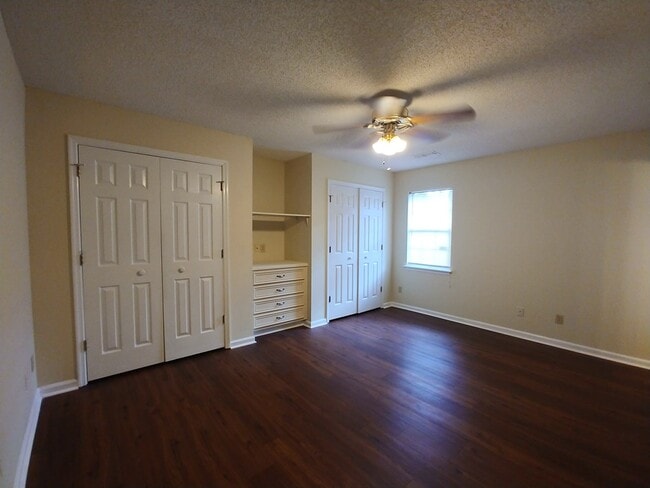 Building Photo - 107 Henrietta Ct