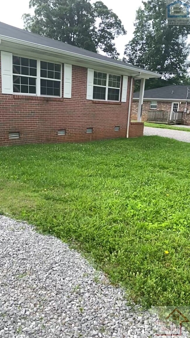 Building Photo - 207 Bermuda Dr
