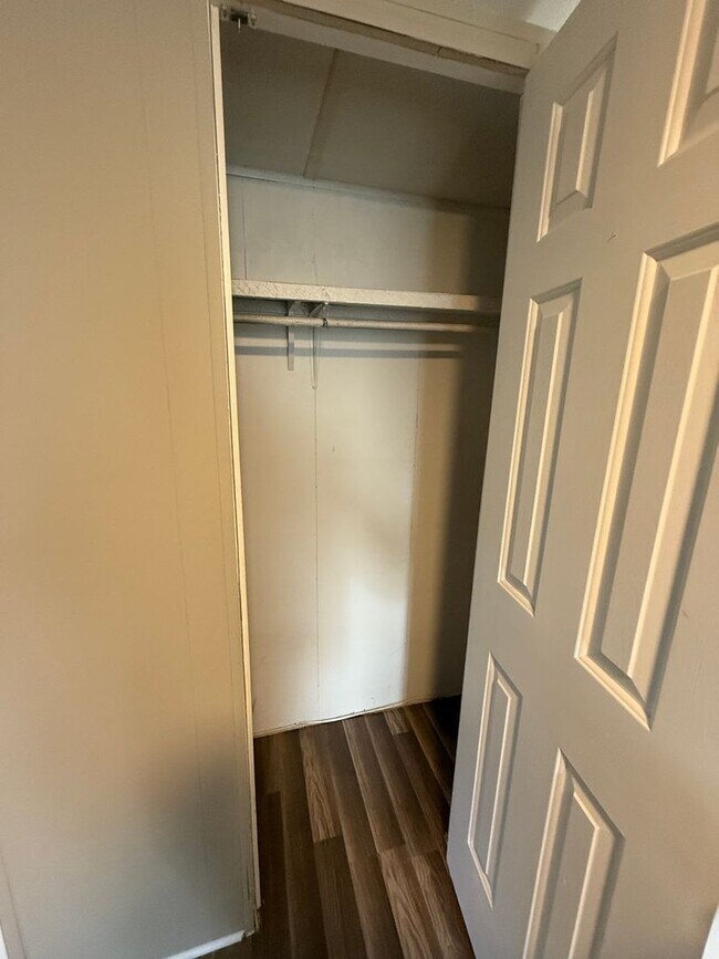 Foto del edificio - 16584 Lakeway Cir