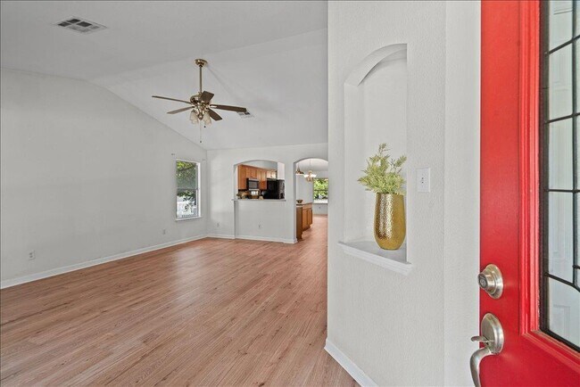 Foto del edificio - 317 Bandstand Ln