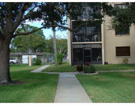 Pourch Overlooks Garden - 5090 Bay St NE