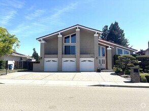 Building Photo - 9608 Thunderbird Dr