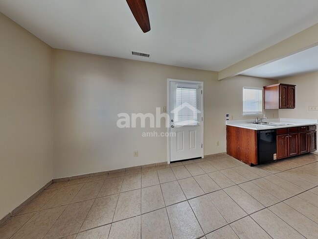 Foto del edificio - 1420 Dowell St