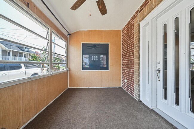 Building Photo - 126 N Harvard Ave