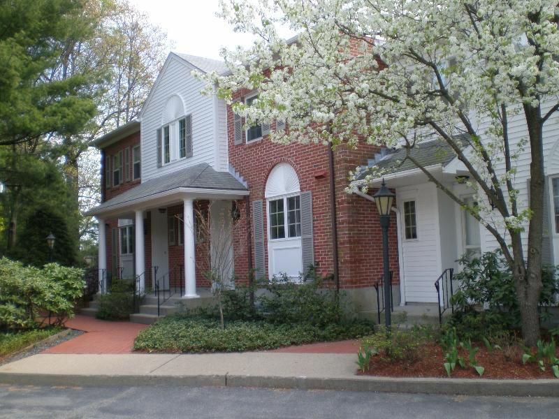 Primary Photo - 17 Eliot St