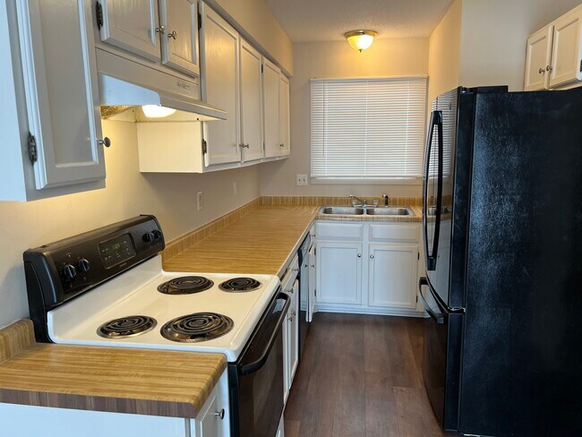 Foto del edificio - 611 E Burnsville Pkwy