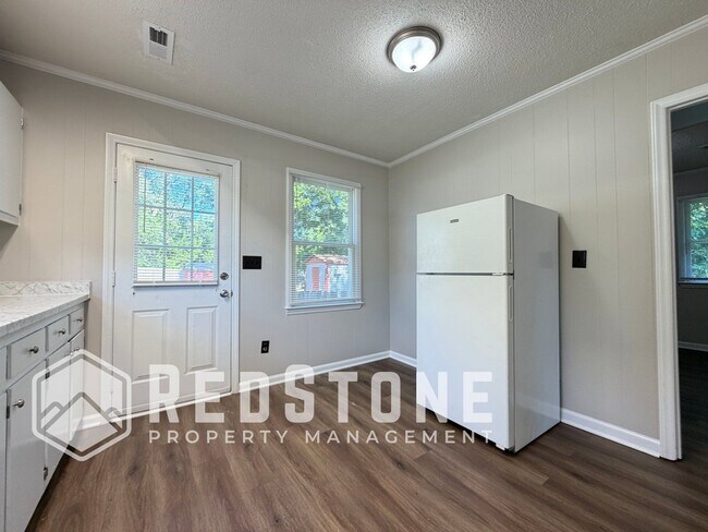 Foto del edificio - 327 E Parker St
