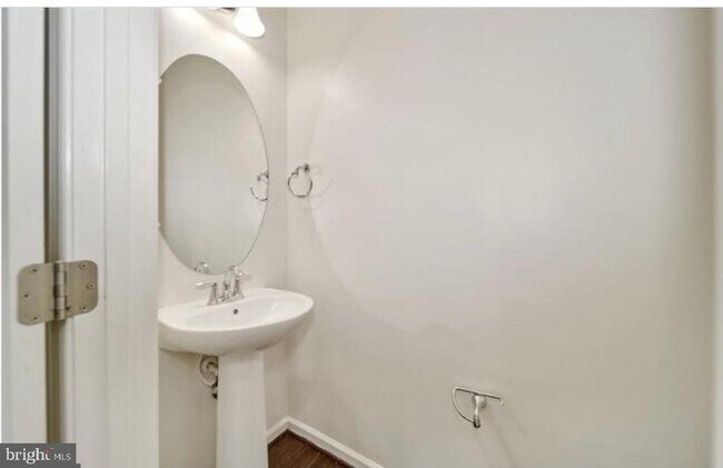 Building Photo - 12815 Sutherby Ln