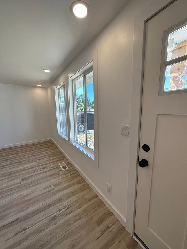 Building Photo - STATUS: UNAVAILABLE; RENTED -R293 | **MOVE...