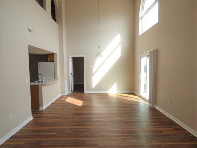 Foto del edificio - Chatterton Commons Condo