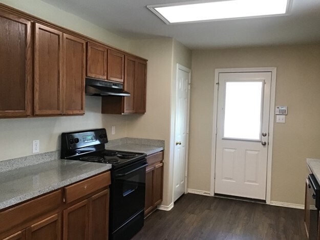 Foto del edificio - 4031 Arbor Heights