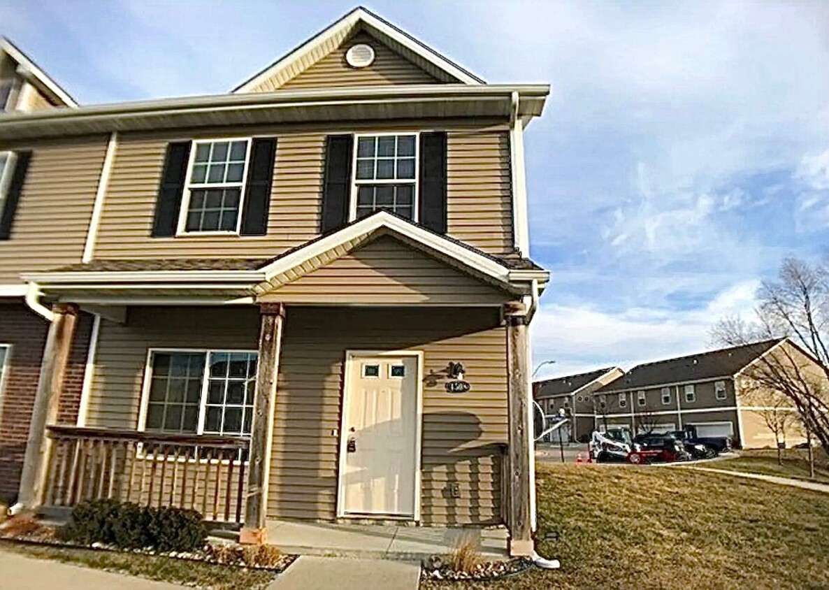 Foto principal - Ankeny 3 Bedroom Townhome Available NOW!