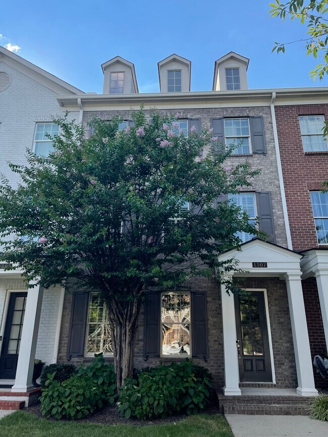 Photo - 1307 Moher Blvd House