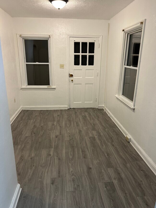 Comedor - 314 W Maple St