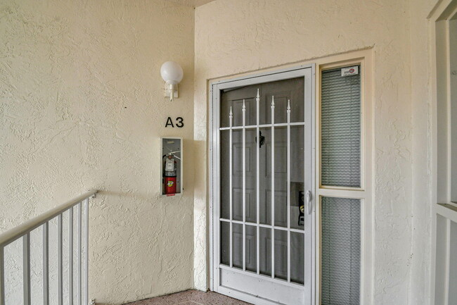 Foto del edificio - 107 Half Moon Cir