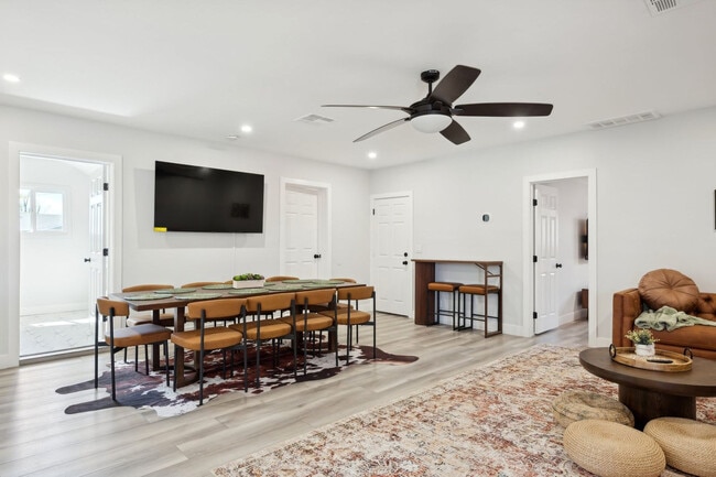 Foto del edificio - 636 E 6th Pl