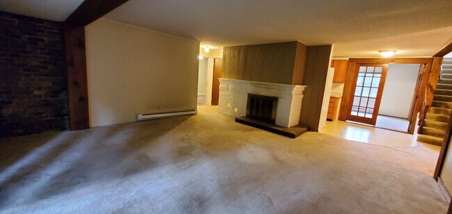 Building Photo - Fantastic Sylvan Setting off Ballinger Lake Forest Park