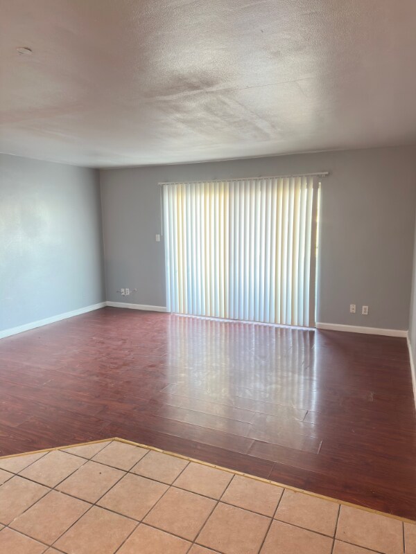 Foto del edificio - 1025 N Madison St