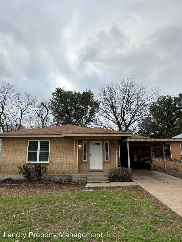 3 br, 1 bath House 1209 Poindexter House Rental in Cleburne, TX