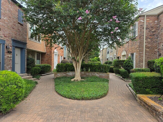 Foto del edificio - 6469 Burgoyne Dr.