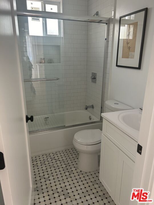Building Photo - 5722 S Manhattan Pl